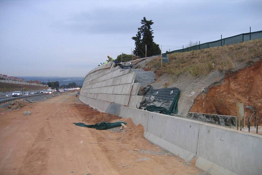 Shored MSE wall (SMSE) in construction used to widen or rehabilitate existing infrastructure.