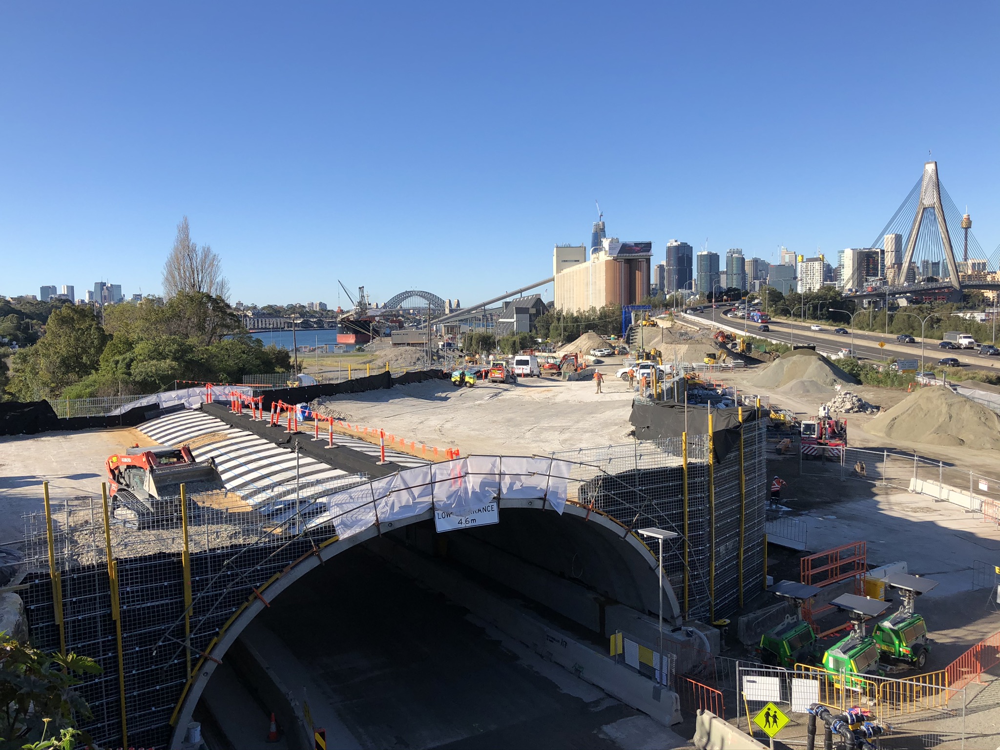 Tunnel construction in Sydney with Sydney harbour inthe background: Reinforced Earth Supports Transformation in Sydney’s Transportation Landscape