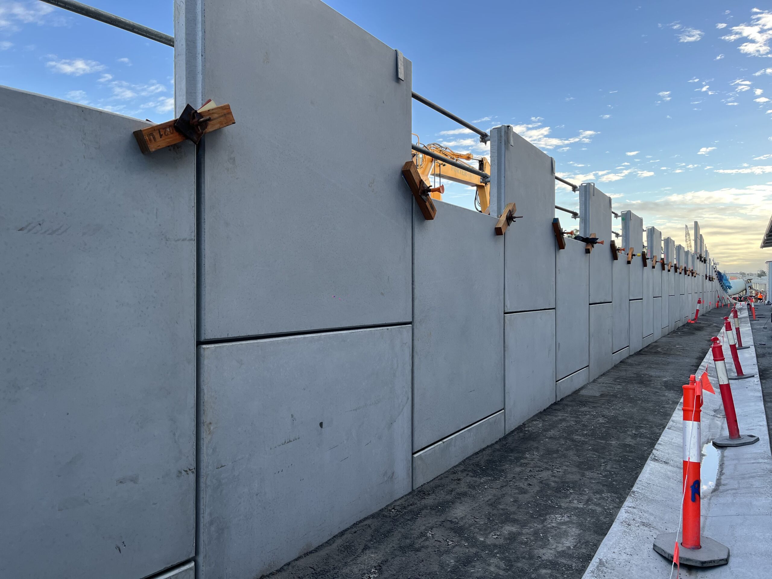 Reinforced Earth Company TerraTilt® and TerraPlus® mechanically stablised earth (MSE) walls support Queensland’s mega rail project, Cross River Rail.