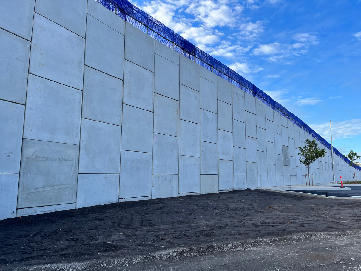 Reinforced Earth Company TerraTilt® and TerraPlus® mechanically stablised earth (MSE) walls support Queensland’s mega rail project, Cross River Rail.
